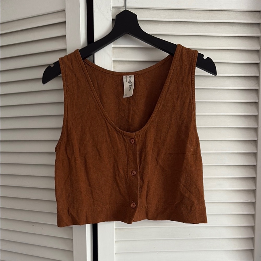 Eve Gravel top